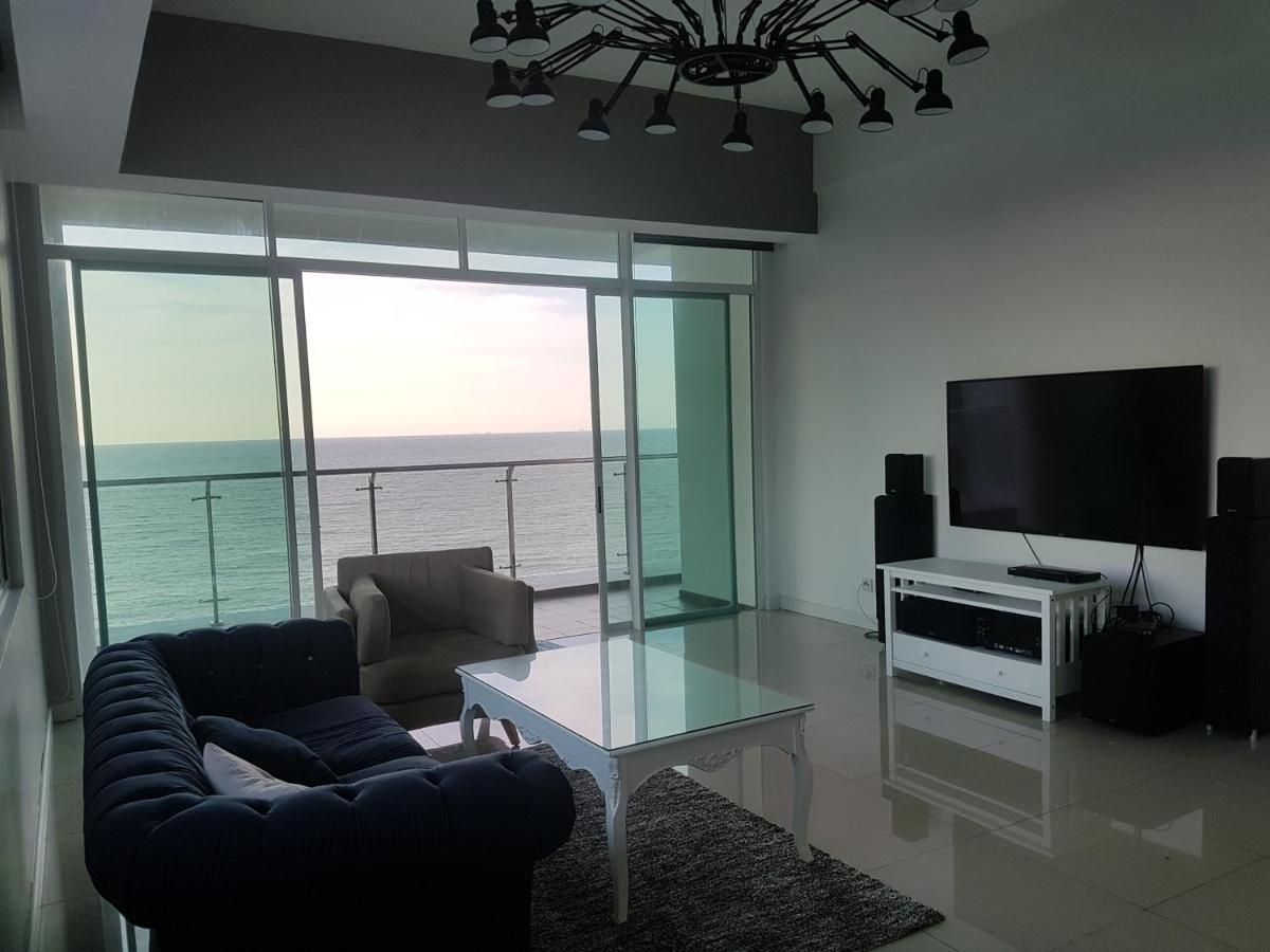 Bay Resort Condominium, 7, Beach-Front Sea View, 6-8 Pax Miri Ngoại thất bức ảnh