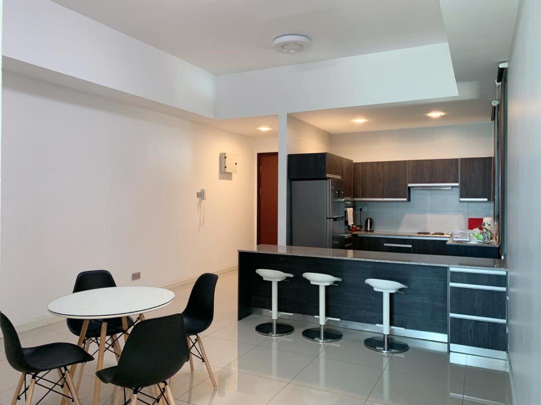 Bay Resort Condominium, 7, Beach-Front Sea View, 6-8 Pax Miri Ngoại thất bức ảnh